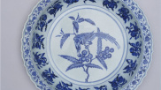 故宫馆藏青花枇杷绶带鸟纹大盘
