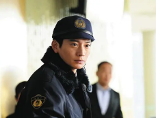 《双面骗子虚假警察第一季》第3集分集剧情介绍