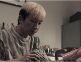 《扫黑风暴》大江为什么用粉色保温杯