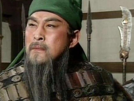 关羽当初和黄忠棋逢对手 关羽后面为何看不起黄忠