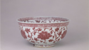 故宫馆藏釉里红缠枝牡丹纹碗