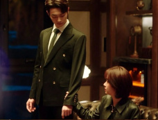 《你比星光美丽》韩廷为什么酒桌上替纪星喝酒