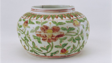 故宫馆藏五彩山石花卉罐