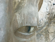 龙门石窟奉先寺首次发现琉璃眼珠