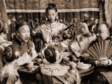 清朝灭亡后，满清皇室为什么还能继续住在紫禁城