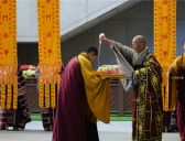 唐肃宗李亨迎奉佛骨