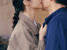 短剧《重生80我和黑心老板抢生意》剧情介绍