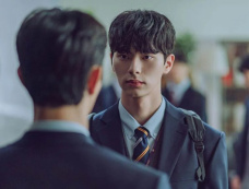 Netflix韩剧《名校的阶梯》剧情介绍：神秘转学生瓦解菁英阶级文化