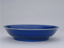 故宫馆藏祭蓝釉暗花云龙纹盘