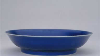 故宫馆藏祭蓝釉暗花云龙纹盘