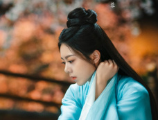 《度华年》女主弹的是什么琴