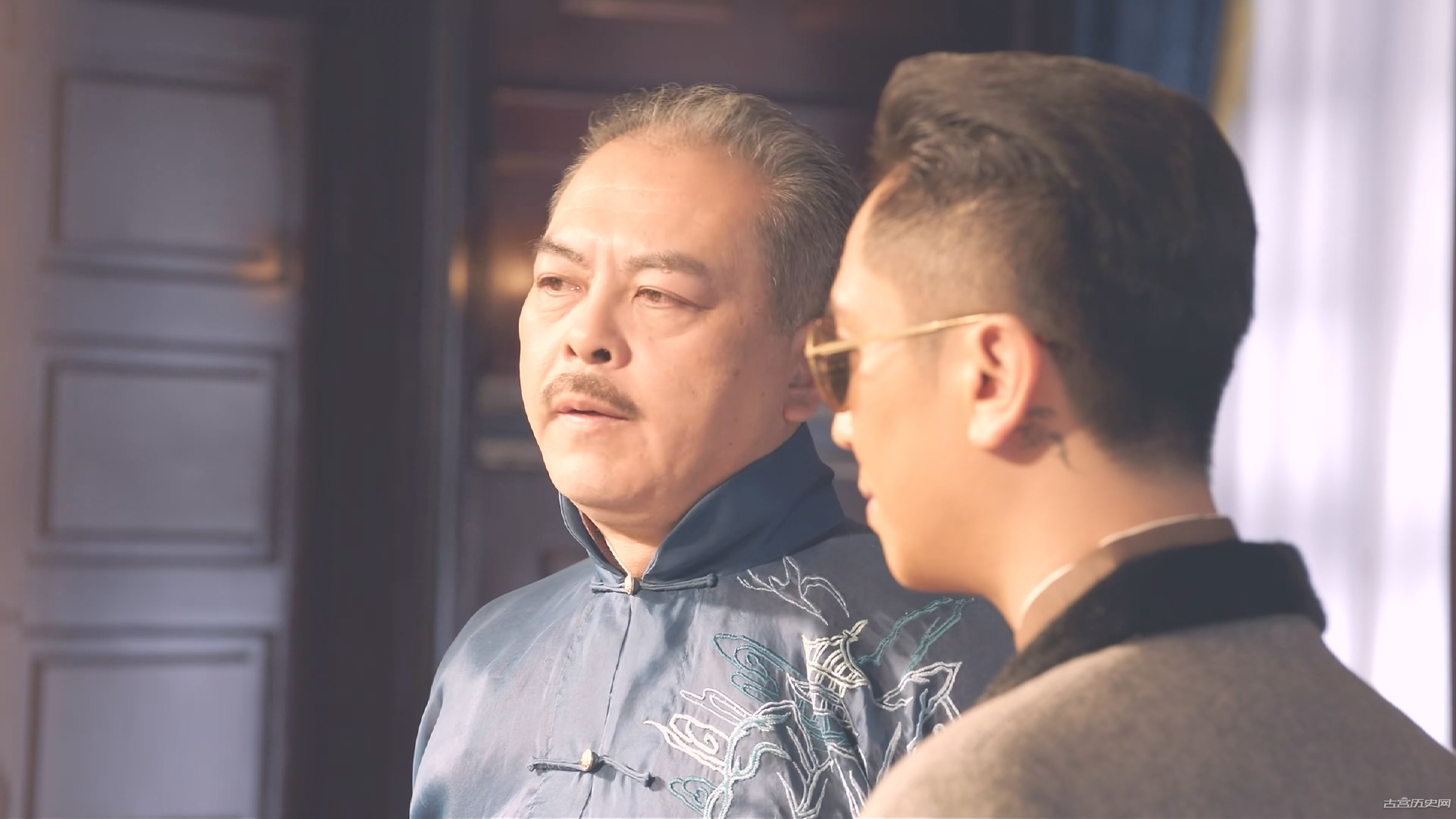 《风华往事》杀贾老板的凶手