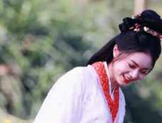 度华年李蓉为什么换上波斯舞娘衣服