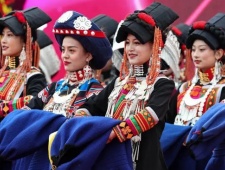 彝族各地区的服装