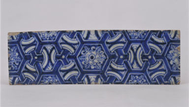 故宫馆藏青花锁锦纹瓷板