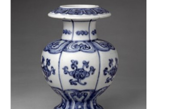 故宫馆藏青花折枝灵芝纹石榴尊