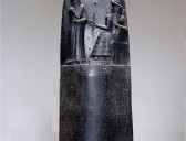 卢浮宫收藏的汉谟拉比法典是人类第一部法律吗