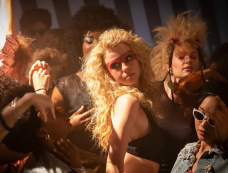 A24电影《玛克辛》剧情介绍