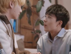 《路过我年少时光的蓝色》年上攻教聋哑宝宝的第一句话是什么