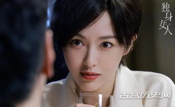 《独身女人》和《玫瑰的故事》一样吗？同一作者改编两剧有什么区别？