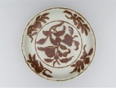 故宫馆藏白地酱彩花果纹盘