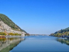 龙门石窟东山还是西山好