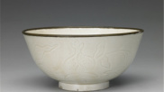 故宫馆藏定窑白釉刻划花石榴纹碗