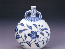 故宫馆藏青花折枝花纹双耳扁壶