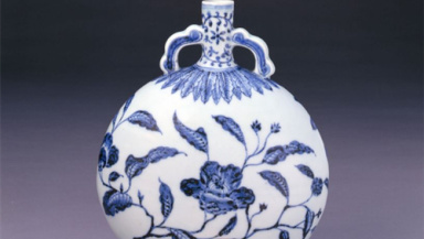 故宫馆藏青花折枝花纹双耳扁壶