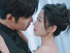 王格格短剧《假面之下》男女主的隐藏身份是