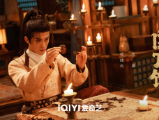 《四方馆》是小说改编的吗