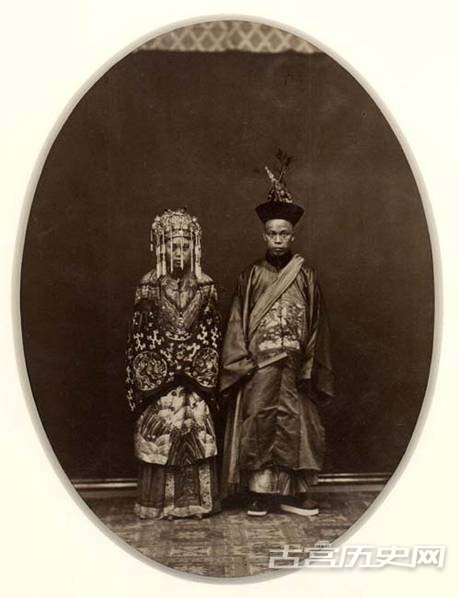 1870年代，上海的新婚夫妇。