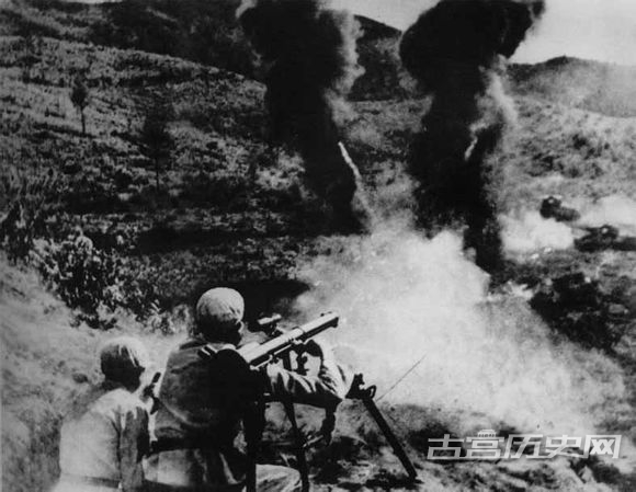 朝鲜战争初期，志愿军重武器极度匮乏，日本制90毫米迫击炮是志愿军入朝初期重要的火力支援武器、120毫米迫击炮对于志愿军来说算是罕见的“重武器”，数量极为稀少。