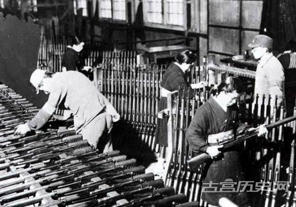日军兵工厂里的步枪。