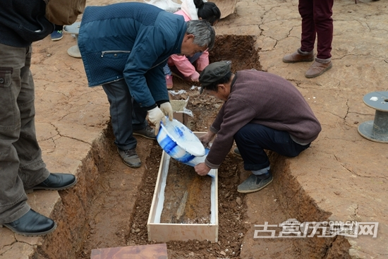 四川蒲江发现60座战国船棺墓