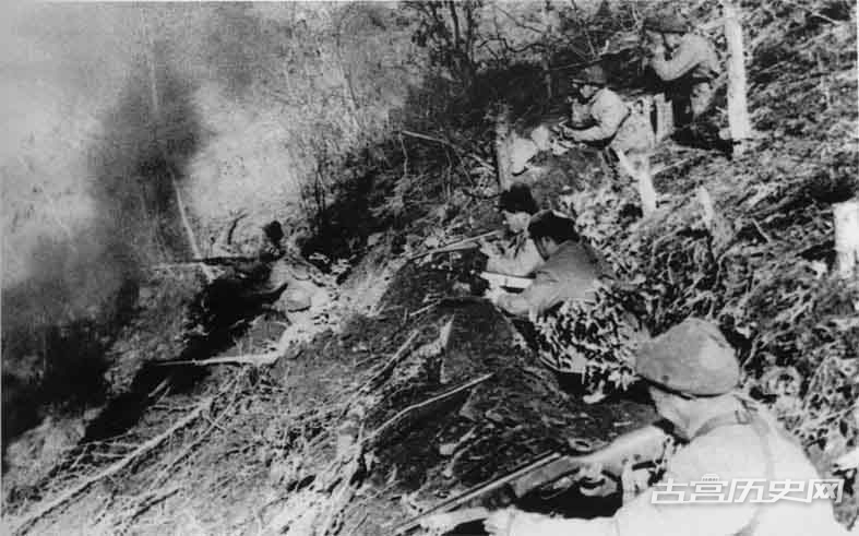 1950年代的江南style：志愿军第38军官兵以“人在阵地战，誓与阵地共存亡”的坚强决心坚守在汉江的南岸。