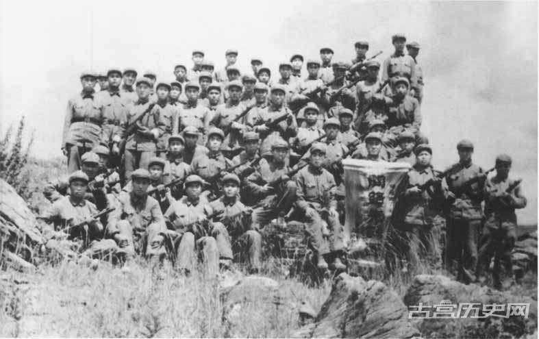 志愿军某部8连在临津江战斗后被授予“开路先锋连”。