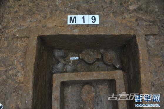 湖北沙洋县余湾墓地考古发掘出土兵器、陶器等珍贵文物90余件