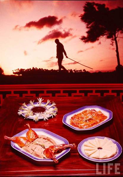 1967年美国杂志《LIFE》刊发了一组中国美食的照片，可以说这是67年版的“舌尖上的中国”。