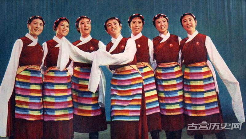 男女声二重唱《祝福毛主席万寿无疆》（中国人民解放军北京部队政治部宣传队张振富、耿莲凤演唱）。