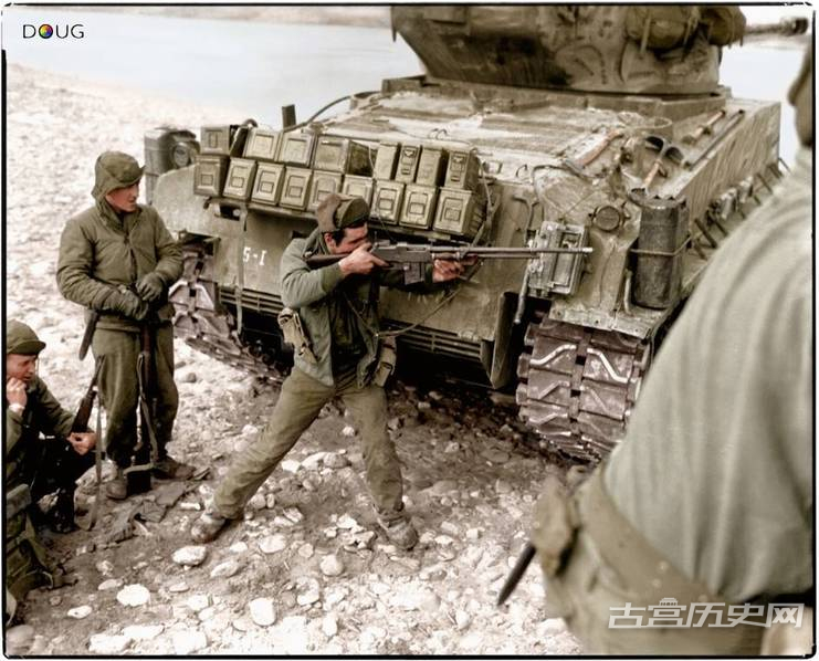 罕见的朝战联合国军重武器彩照。