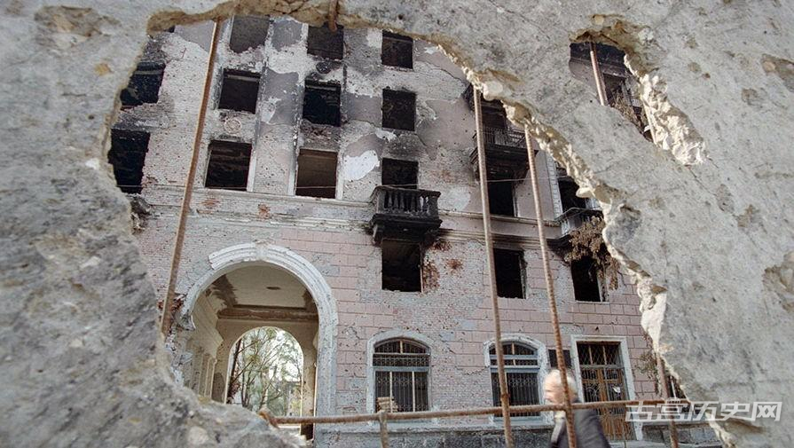 被炸毁的格罗兹尼建筑物。
