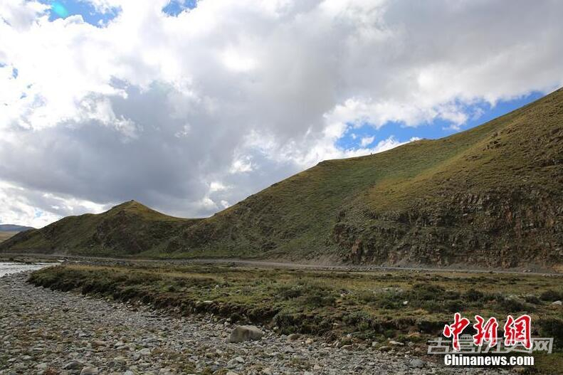 四川首次考古发现早期岩画