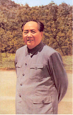 1965年5月，毛泽东重上井冈山。
