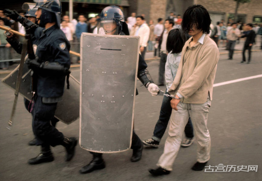 1971年东京民众抗议修建成田机场