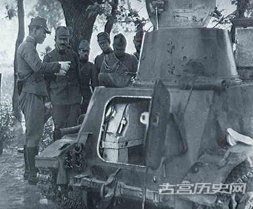 徐州会战，第5师团师团长坂垣征四郎中将战斗前视察第5师团骑兵联队准备工作。