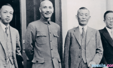 日本对蒋介石诱降的历史