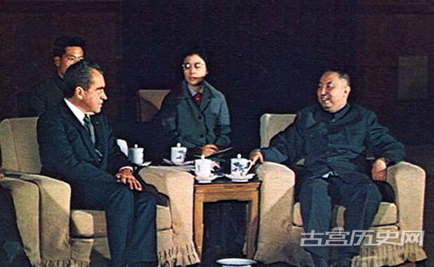 华国锋执政时期的外交情况鲜为人知。本组图集为读者简要回顾华国锋担任中共领导人时期的外交。图为1976年2月22日华国锋与美国前总统尼克松会谈。