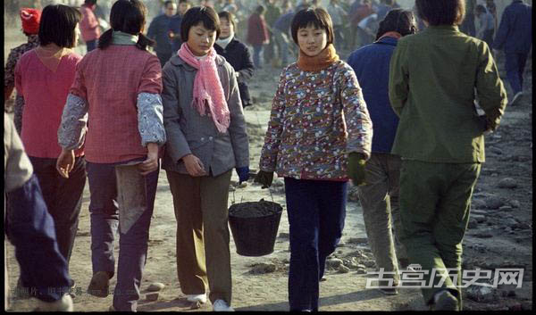 1983年12月，北京安定门外护城河。