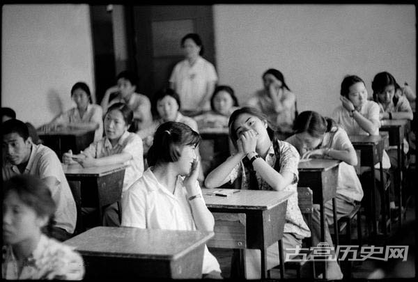 1980年7月，北京75中学考场。